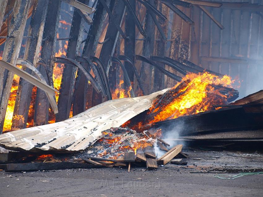 Grossbrand Holzlager Siegburg Industriestr P382.JPG